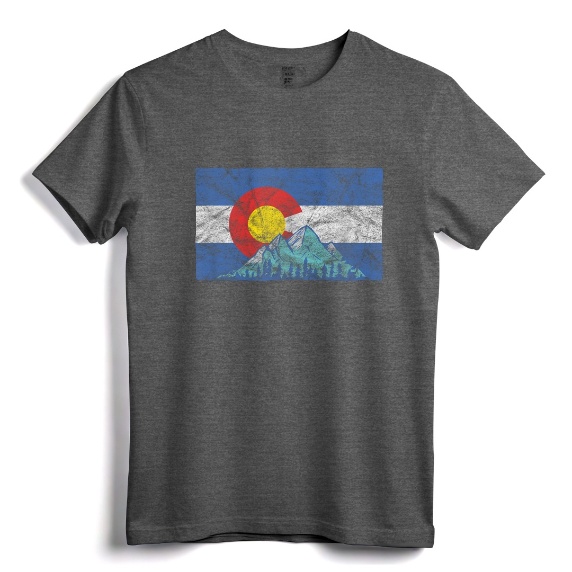 Vintage Retro Colorado Flag and Rocky Mountains T-Shirt - Distressed Style Tee for Nature Lovers and Outdoor Enthusiasts